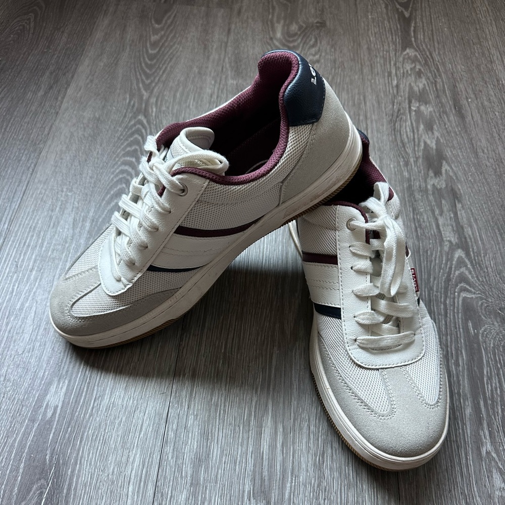 Levi’s White and Red Sneakers with Classic Low-Top Design Size 9.5M
